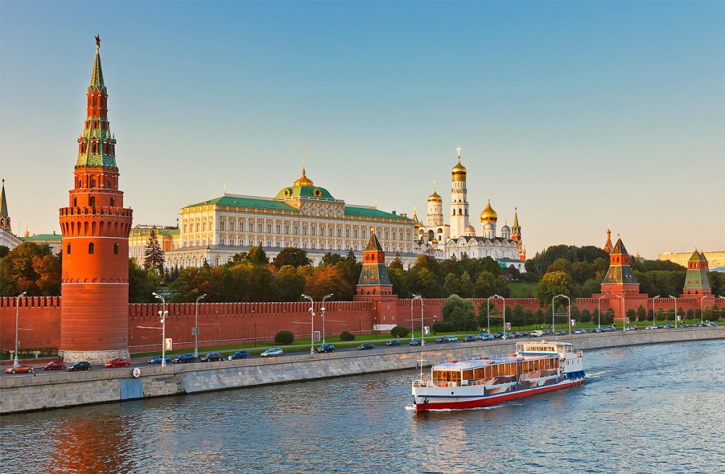 Moscow-Kremlin-Wall.jpg